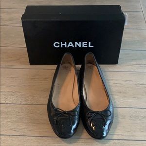 Black Chanel ballerines